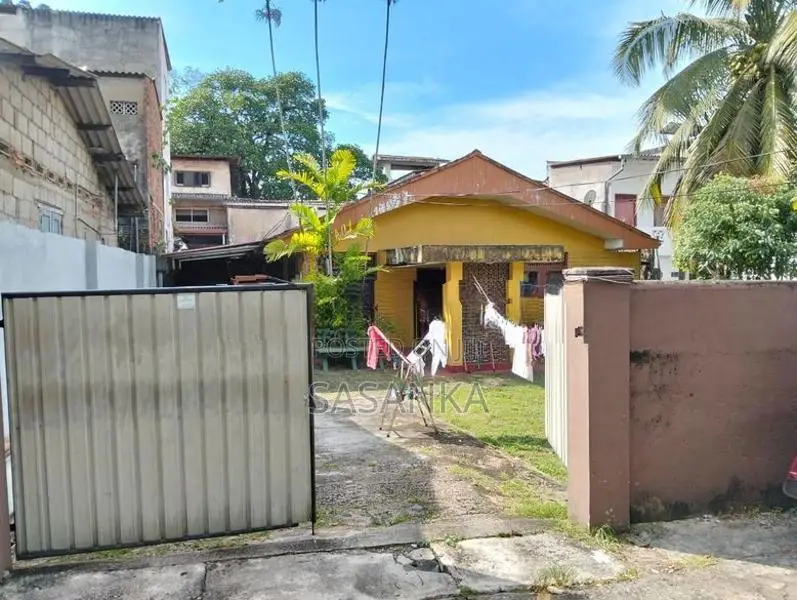 Nugegoda Samudradevi College Road 19 Perches Land with House For Sale