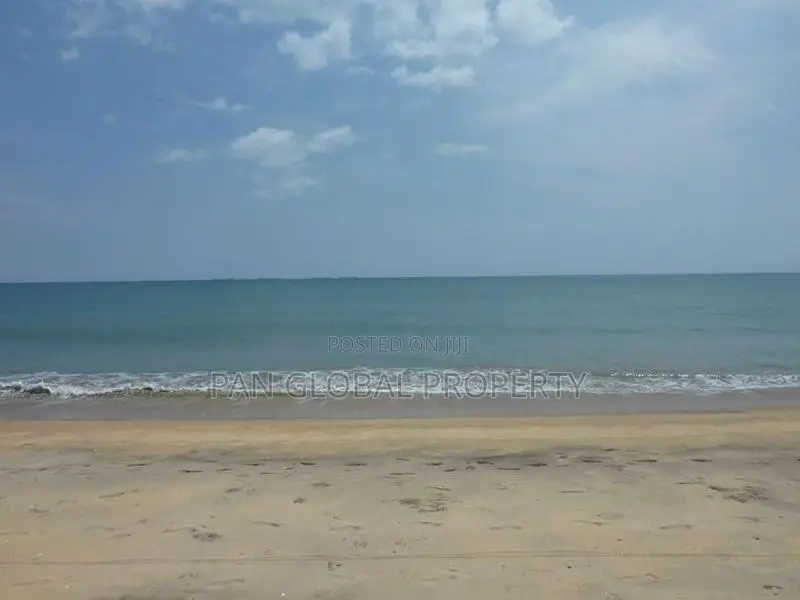 Beach Land for Sale in Vakarai