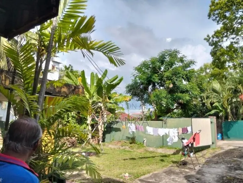 Nugegoda Samudradevi College Road 19 Perches Land with House For Sale