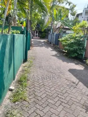 Nugegoda Samudradevi College Road 19 Perches Land with House For Sale