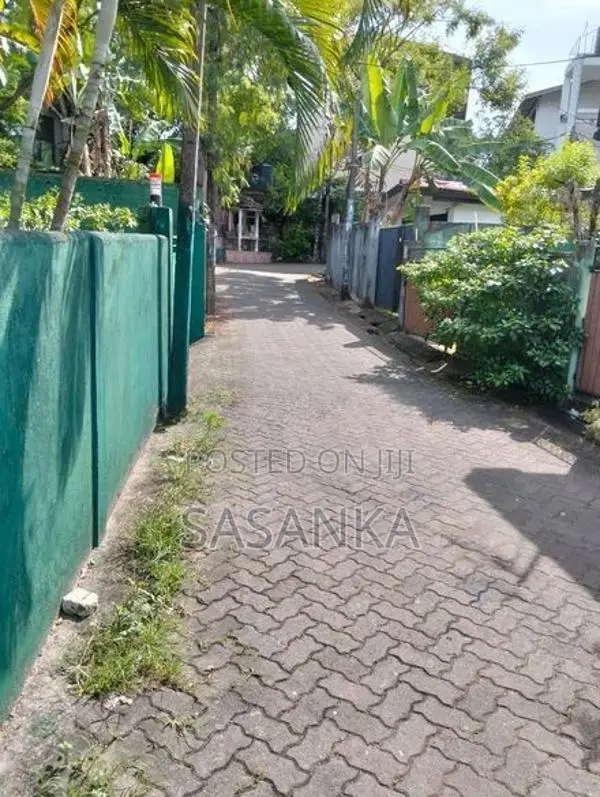 Nugegoda Samudradevi College Road 19 Perches Land with House For Sale