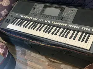 Yamaha PSR s 770 ( අලුත්ම තත්වයේ )