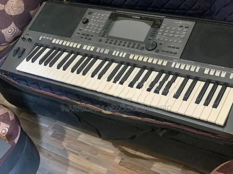 Yamaha PSR s 770 ( අලුත්ම තත්වයේ )