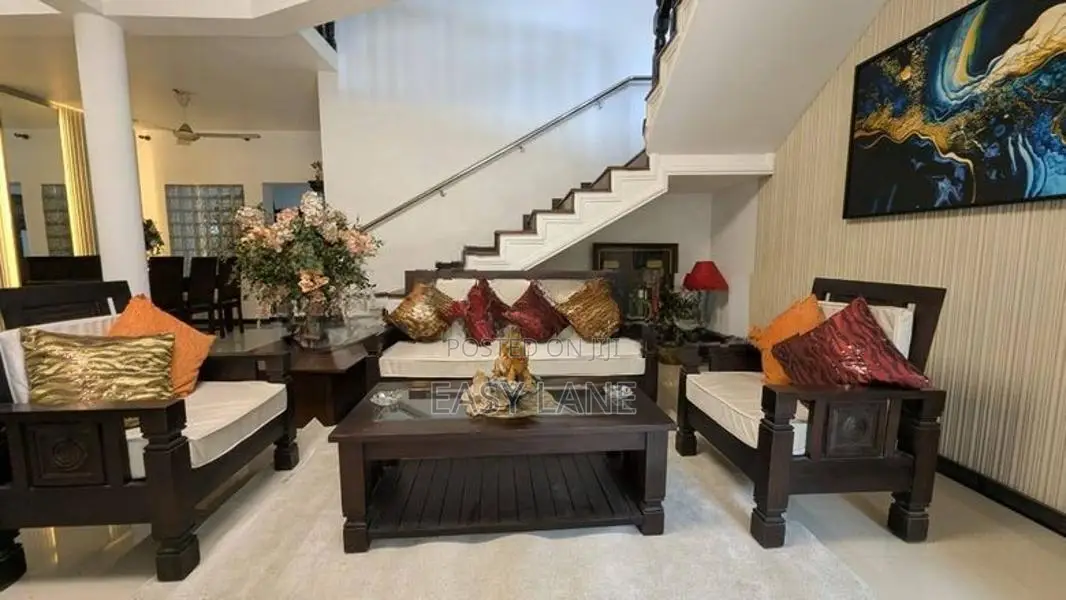 Luxury දෙමහල නිවසක්ගෘහ භාණ්ඩ සහිතව විකිණීමට