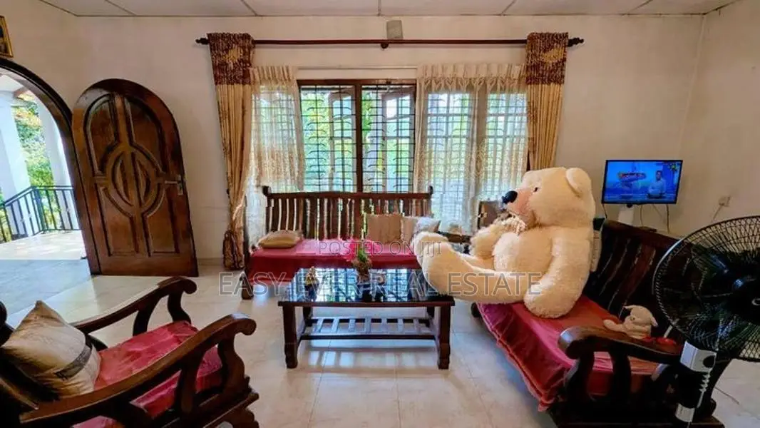 පර්චස් 15 ක ඉඩම සමඟ අංගසම්පූර්ණ නිවස විකිණීමට