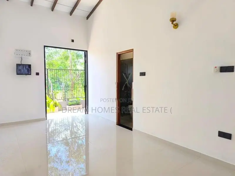 Modern 3-Bedroom Home – Prime Paradise City Athurugiriya