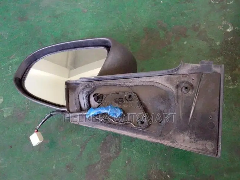 Toyota Vitz KSP130 Side Mirror ( L )