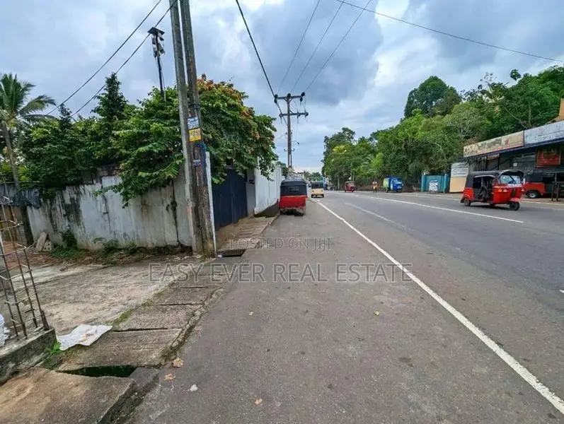 Land with House for Sale Piliyandala