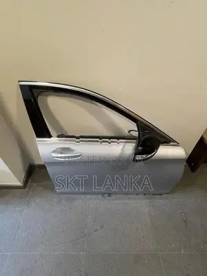 Genuine Mercedes C200 complete door 2019