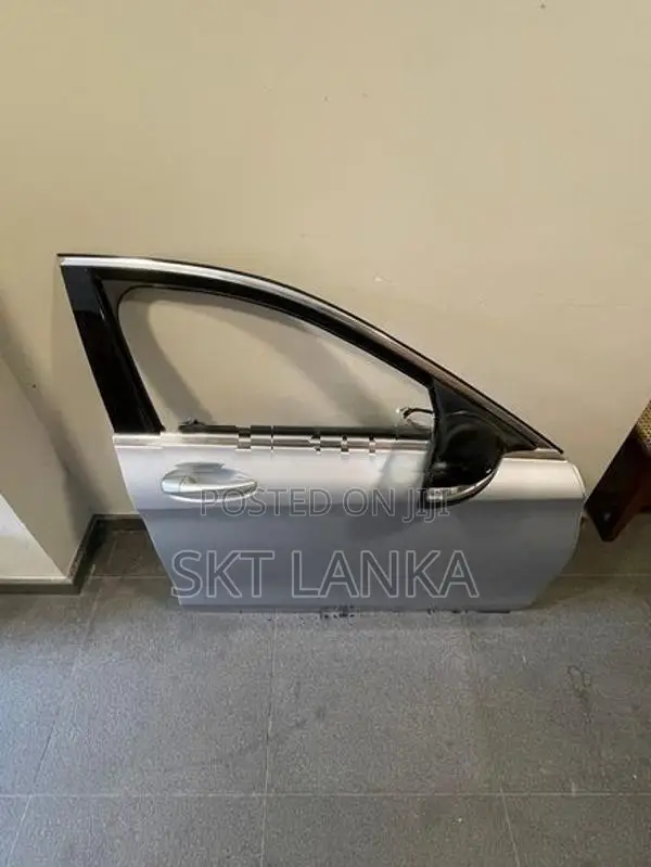 Genuine Mercedes C200 complete door 2019