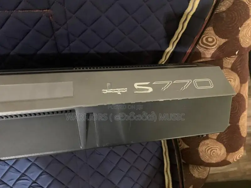 Yamaha PSR s 770 ( අලුත්ම තත්වයේ )