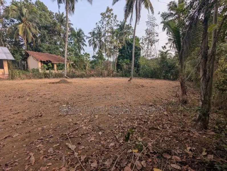 නයිවල හංදියෙන් බිම් කොටස් 3ක්