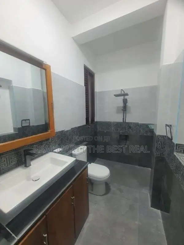 Malabe : Brand new 6BR (12P) House for Sale