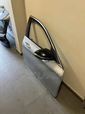 Genuine Mercedes C200 complete door 2019
