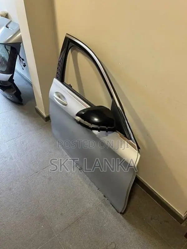 Genuine Mercedes C200 complete door 2019
