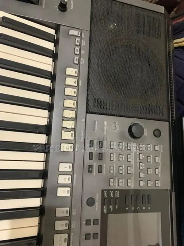 Yamaha PSR s 770 ( අලුත්ම තත්වයේ )