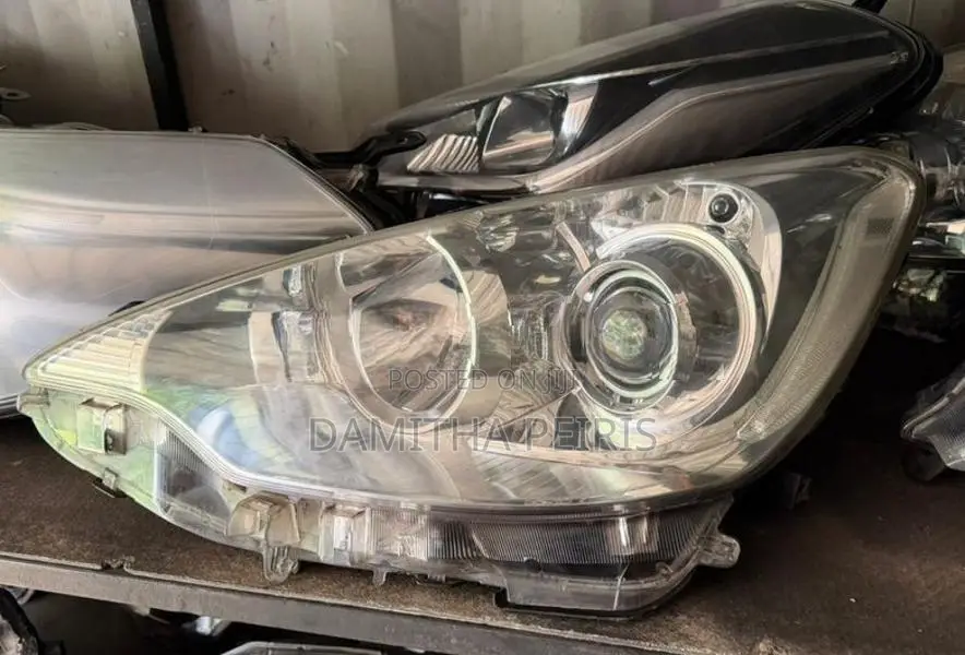 Toyota Aqua Head Light