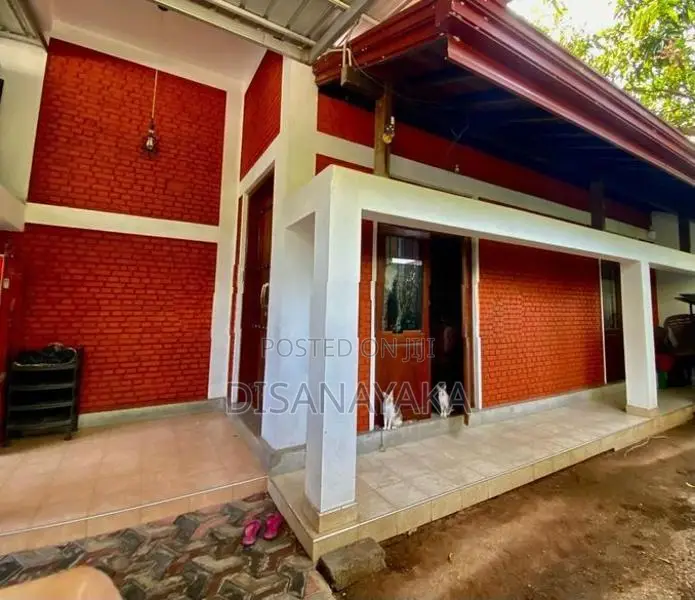 Single Storey House for Sale in Walpola