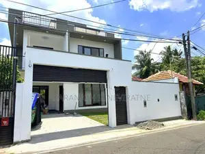 Brand-New House in Kottawa Dolekade Junction - 400 meters to 280 Bus R