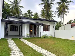 Brand New Single Luxury House in Athurugiriya Off Thunhandahena Rd