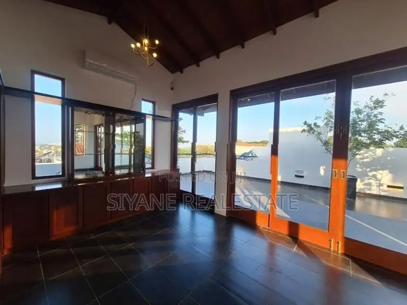 3-Storey House with Rooftop Bar for Sale – Kotte