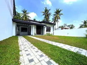 Brand New Single Luxury House in Athurugiriya Off Thunhandahena Rd