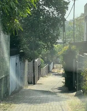land with old house for sale in mirihana Ds2070