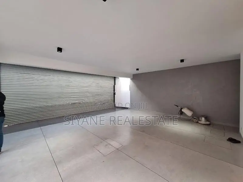 3-Storey House with Rooftop Bar for Sale – Kotte