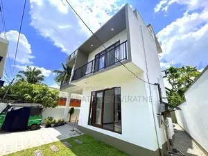 Brand-New House in Kottawa Dolekade Junction - 400 meters to 280 Bus R