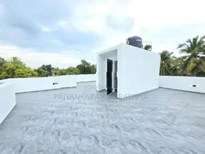 කැස්බෑව හංදියට ඇවිදින දුරින් පිහිටි සුකෝපබෝගී දෙමහල් නිවස විකිනීමට