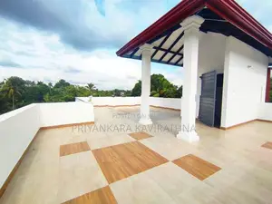 පර්චස් 15 ක සුකෝපබෝගී තෙමහල් නිවස විකිනීමට - කැස්බෑව