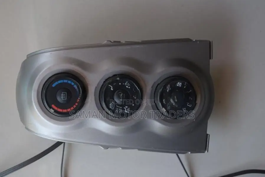Toyota Vitz KSP90 Climate Control Panel