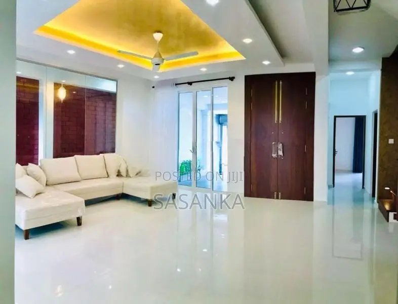 Piliyandala Makuluduwa 5 Bed Rooms Luxury House For Rent