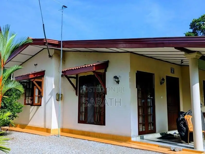 Well Build Valuable house Sale Athurugiriya