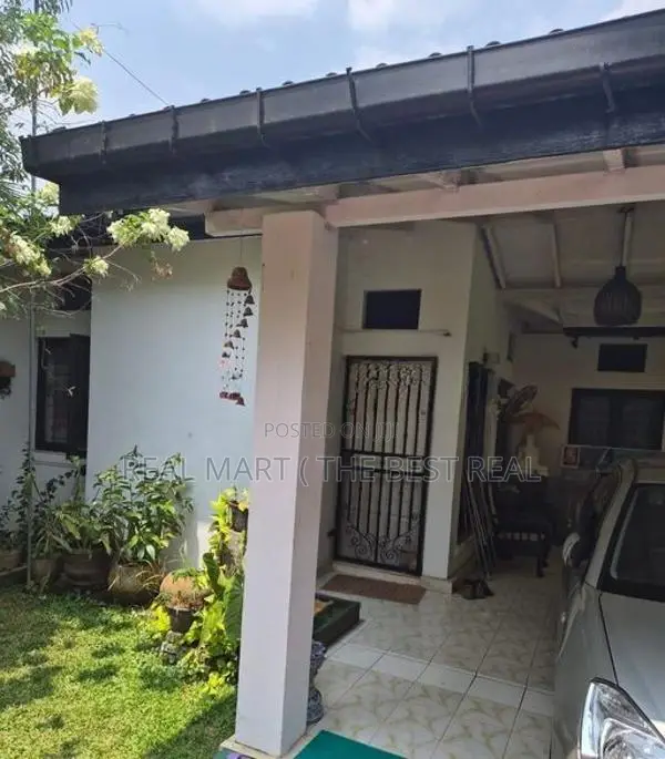 Athurugiriya : 2BR (6.75 Perches) House for Sale at Oruwala