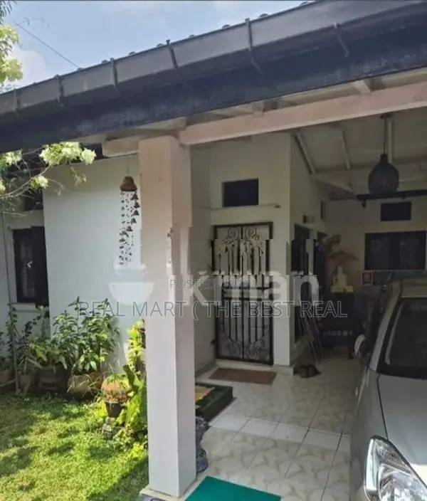 Athurugiriya : 2BR (6.75 Perches) House for Sale at Oruwala