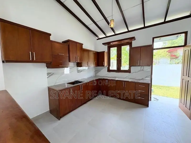 House for Sale in Athurugiriya