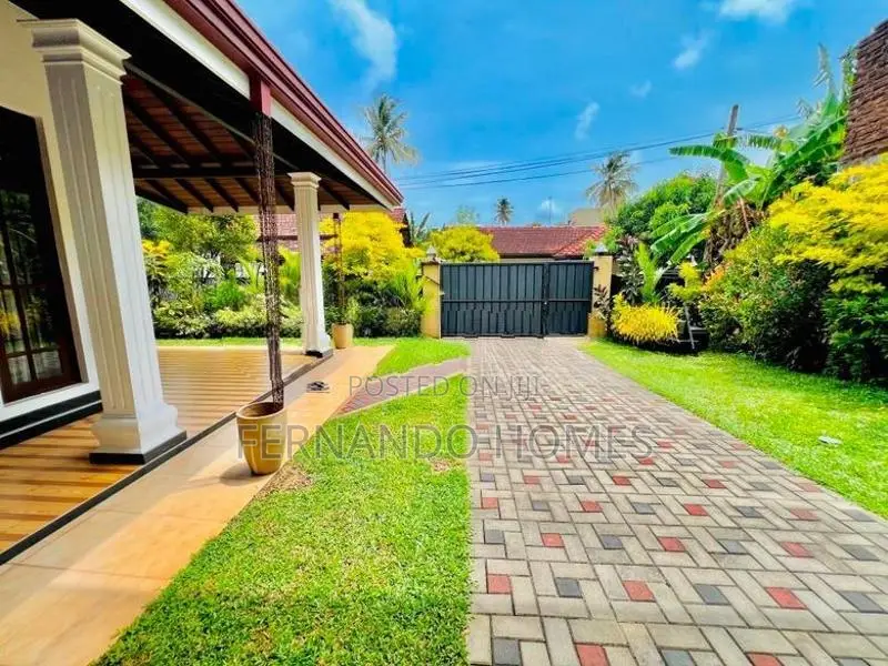 Good Residential Area Spaciously Built Furnished Up House Sale Negombo