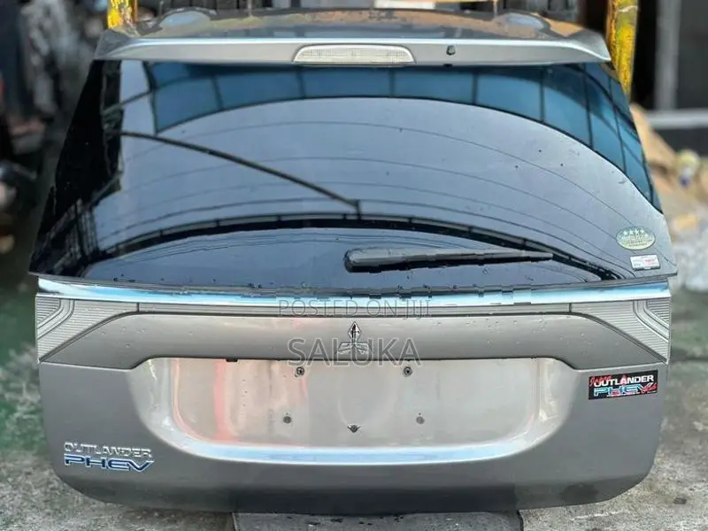 Mitsubishi GG2W Outlander Dicky Door