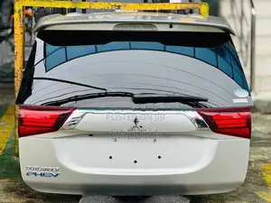 Mitsubishi GG2W Outlander Dicky Door