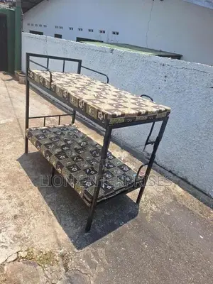 Bunk bed with 2 mattresses