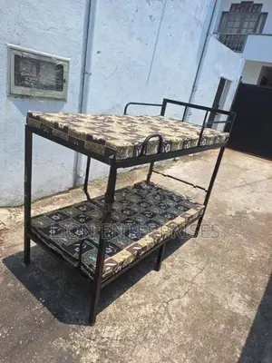 Bunk bed with 2 mattresses