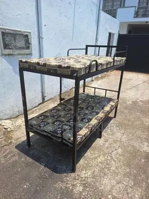 Bunk bed with 2 mattresses