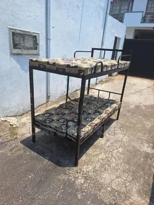 Bunk bed with 2 mattresses