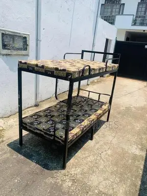 Bunk bed with 2 mattresses