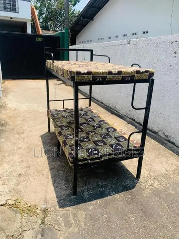 Bunk bed with 2 mattresses