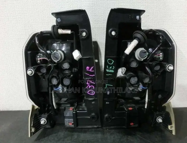 Daihatsu Taft Tail light