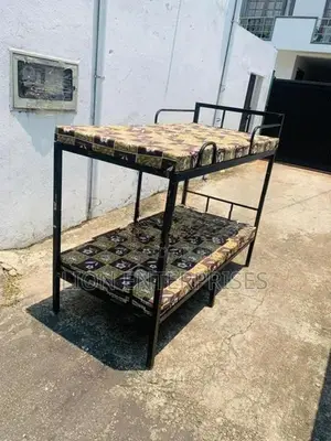 Bunk bed with 2 mattresses