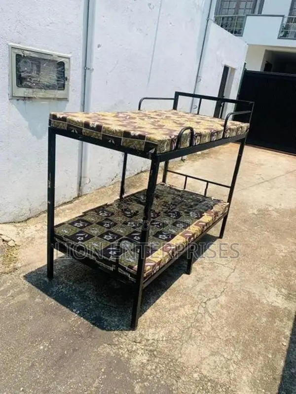 Bunk bed with 2 mattresses