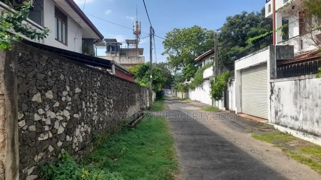 Moratuwa Off Sri Rahula Mw, Asiri Uyana, 10 P Land for Sale.